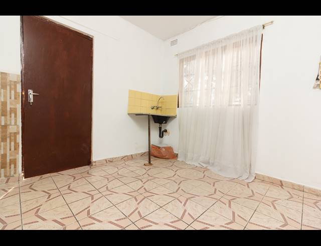 2 BEDROOM HOUSE FOR SALE IN MONTFORD